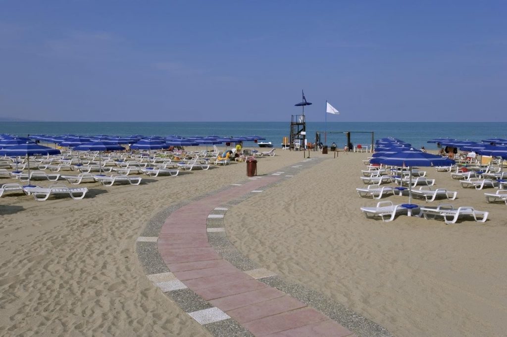 baia degli achei con spiaggia privata in calabria