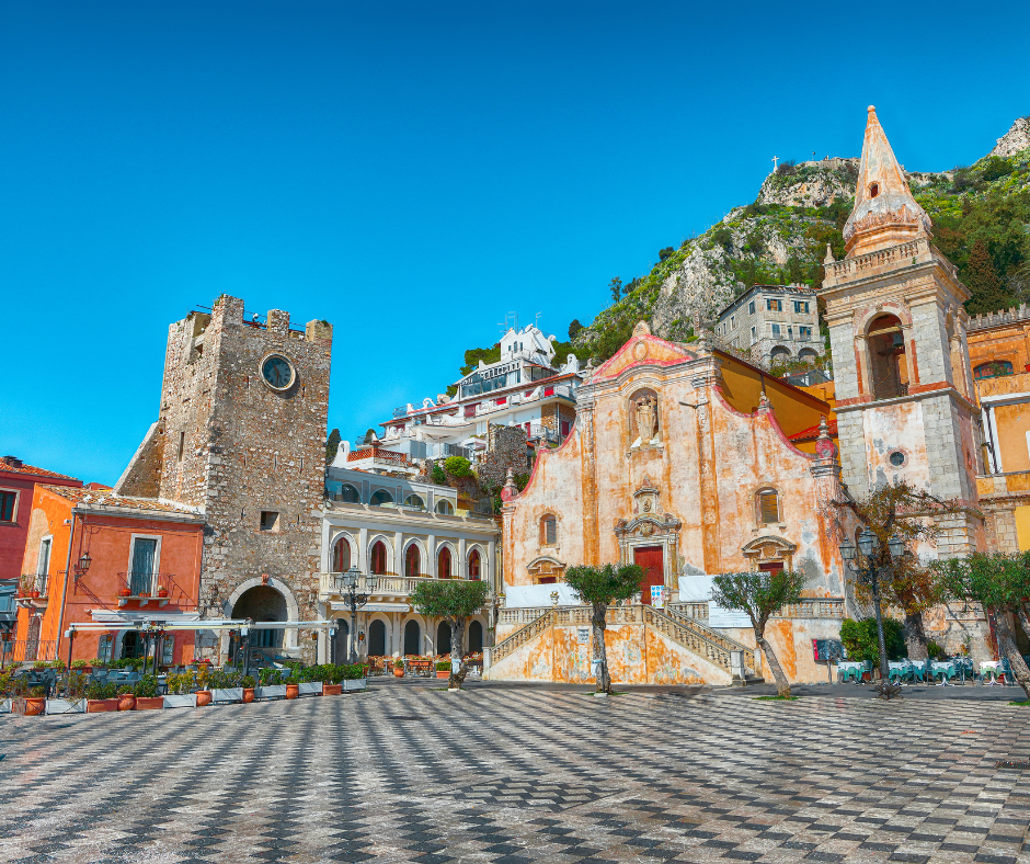 piazza di taormina in sicilia