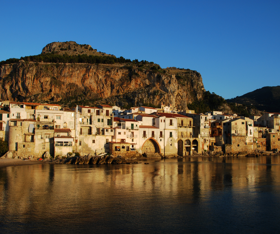 5. Cefalù: relax sulla spiaggia e storia medievale