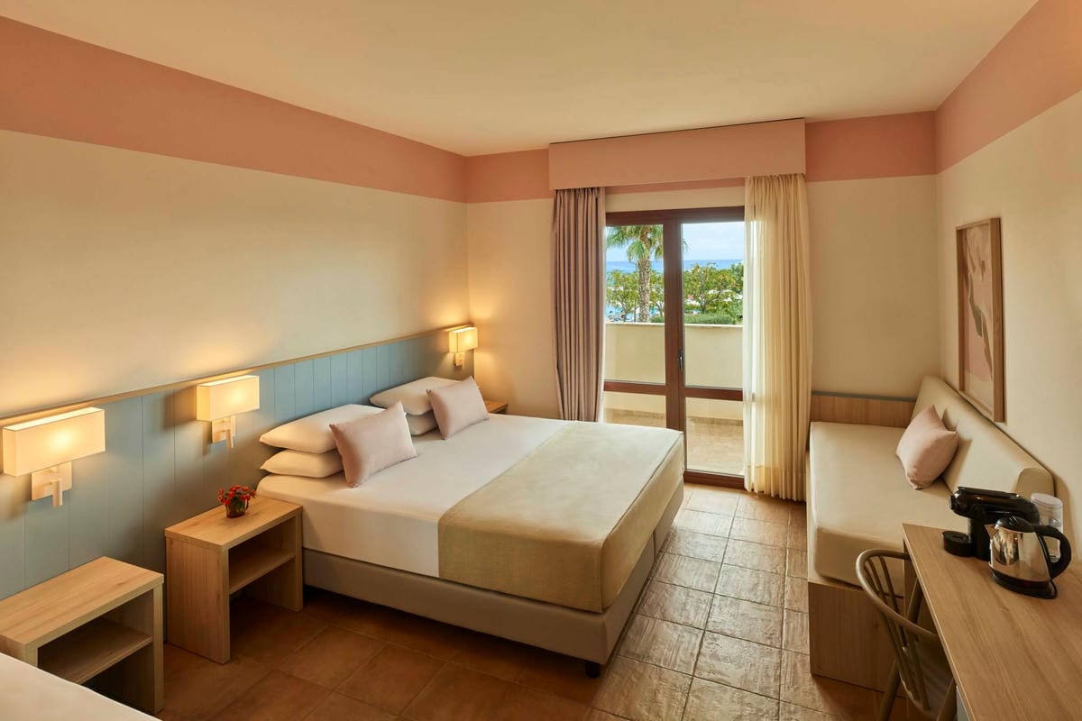 Serenusa Resort