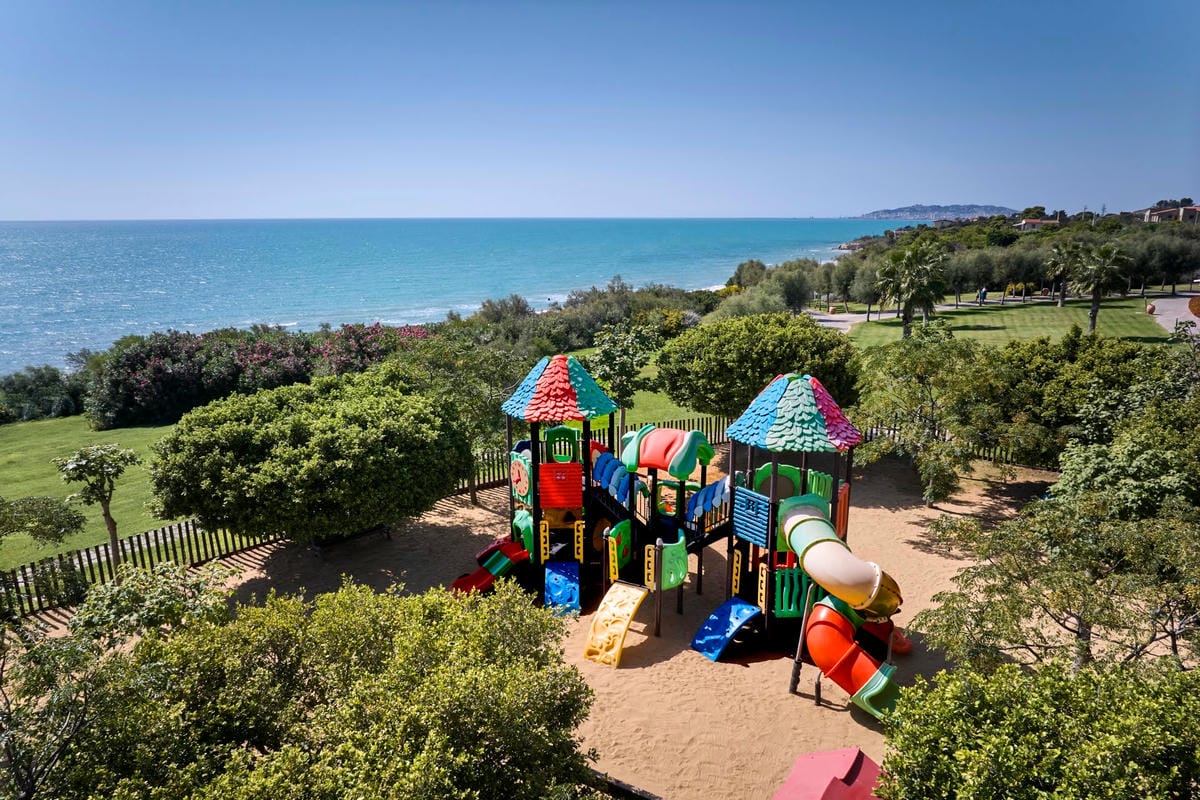 Serenusa Resort